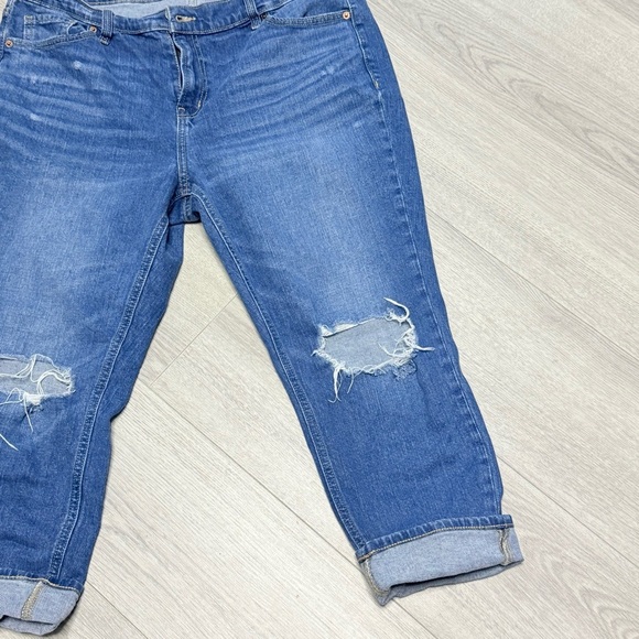 Old Navy Boyfriend Mid-Rise Cropped Women's Jeans - Picture 3 of 9